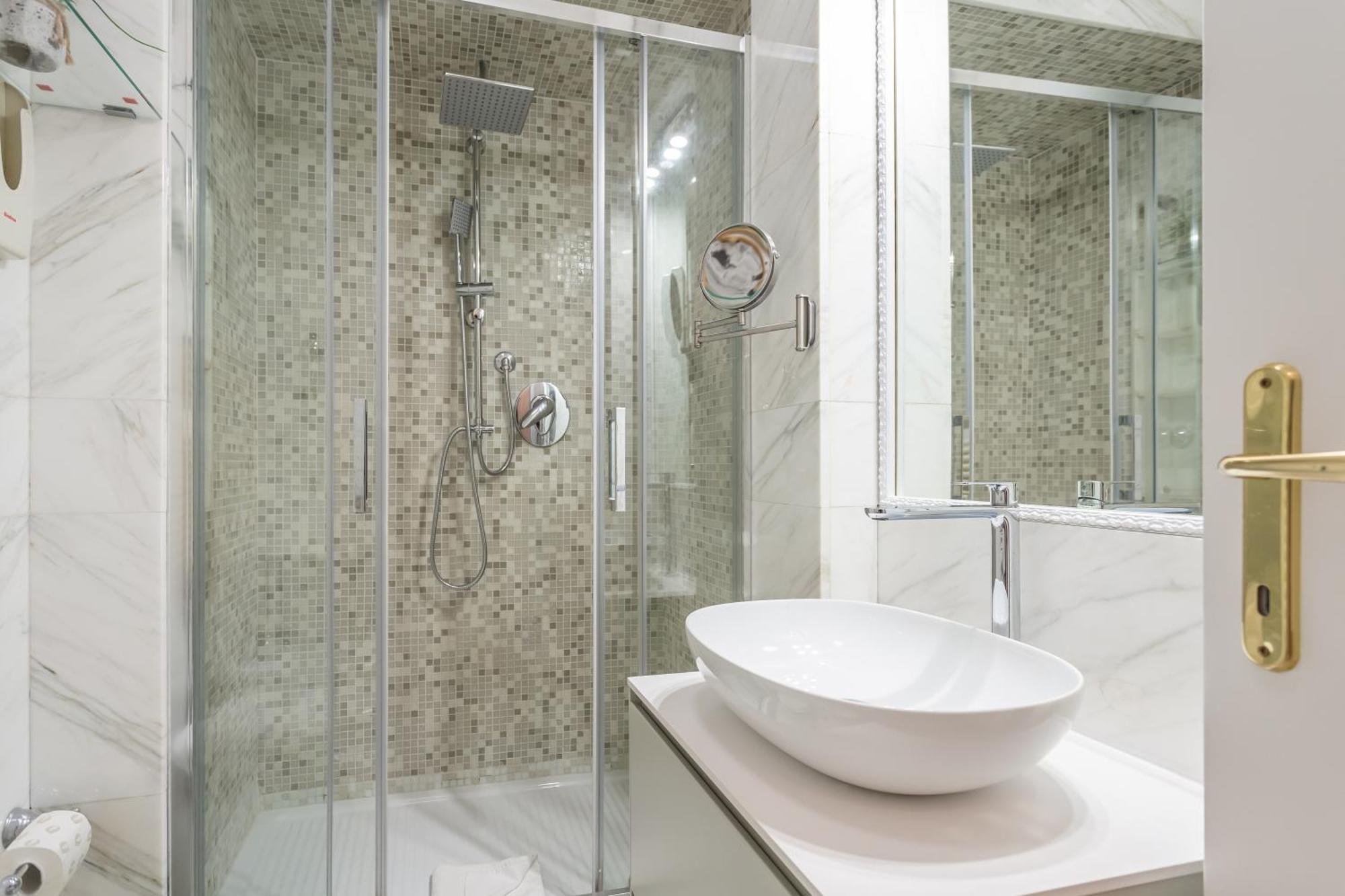 Stylish Spanish Steps Retreat Roma