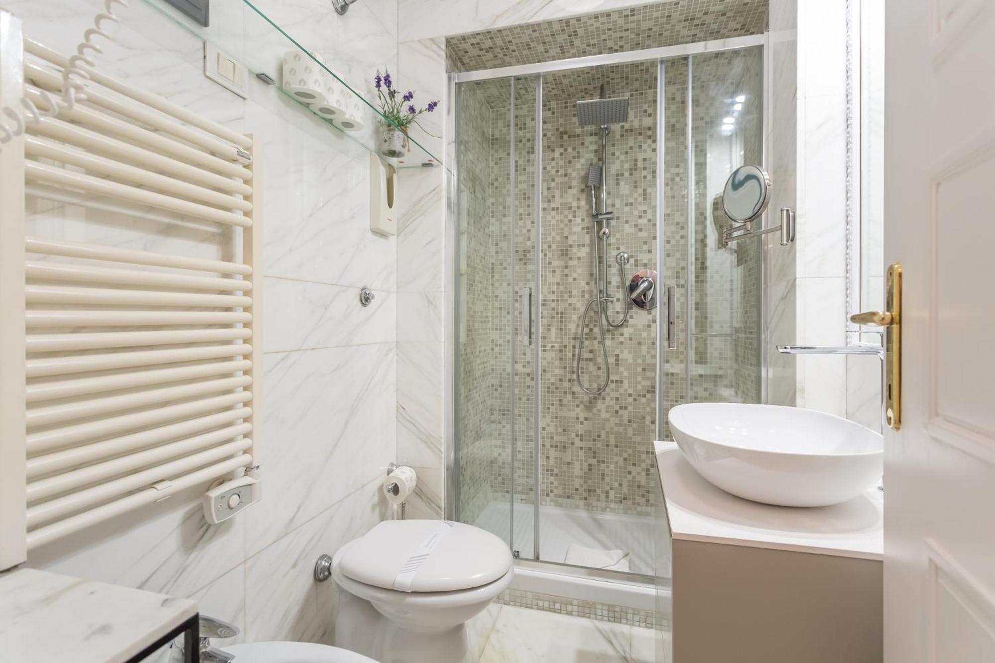 Stylish Spanish Steps Retreat Roma
